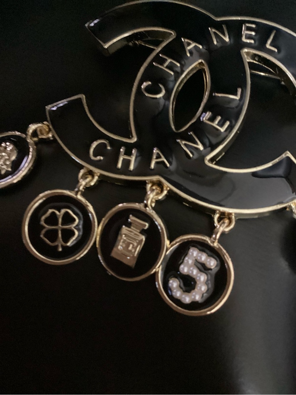 CHANEL Black and Gold CC Logo Charm Brooch - Picture 4 of 7